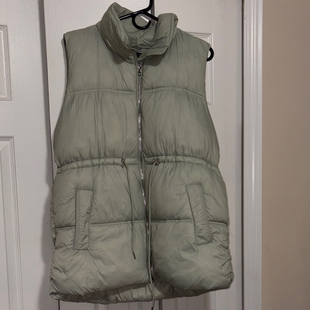 Preowned women’s Mark Edwards Studio Sage Green Puffer Vest Sz. Large